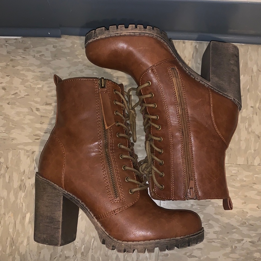 Brown zip up boots size 8